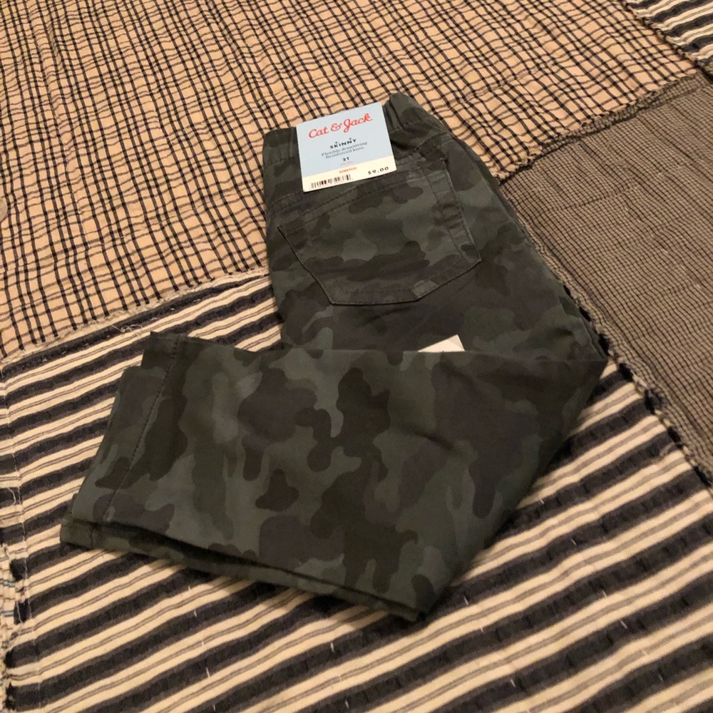 Camo pants 2t NWT cat jack
